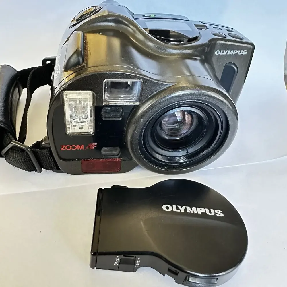 Vtg Olympus Infinity SuperZoom 330 AF Point & Shoot 35mm Film Camera Works